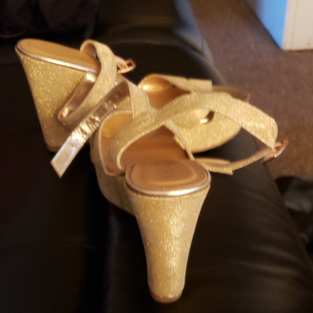 Heels - Picture 3 of 3